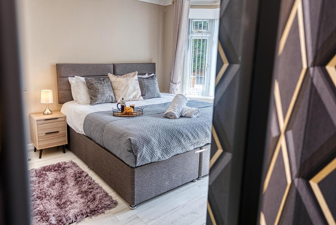 Elegant 5 Bed House - Sleeps 9, Central Solihull, Nec, Jlr, Hs2, Resorts World, Airport Business And Leisure Stays, 外观 照片