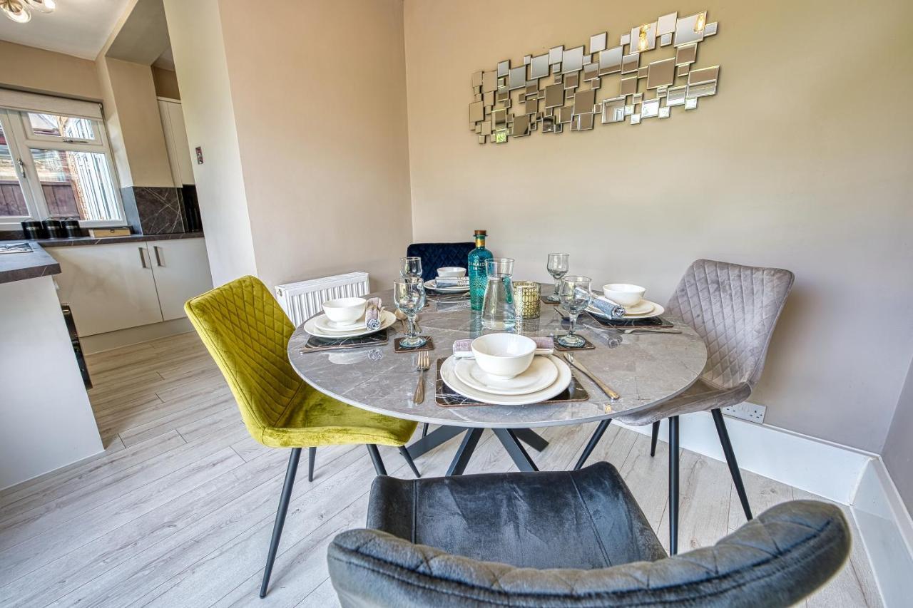 Elegant 5 Bed House - Sleeps 9, Central Solihull, Nec, Jlr, Hs2, Resorts World, Airport Business And Leisure Stays, 外观 照片