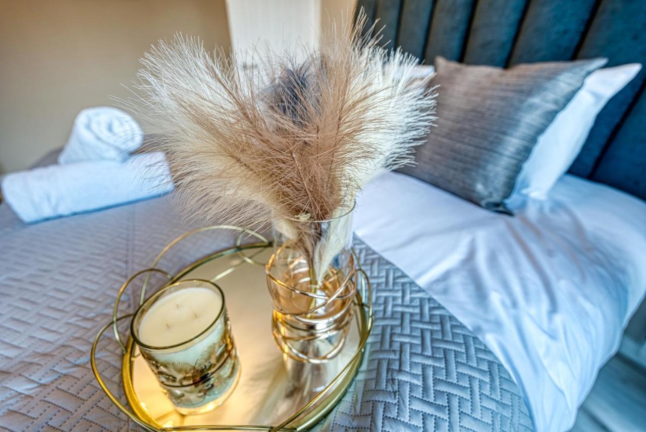 Elegant 5 Bed House - Sleeps 9, Central Solihull, Nec, Jlr, Hs2, Resorts World, Airport Business And Leisure Stays, 外观 照片