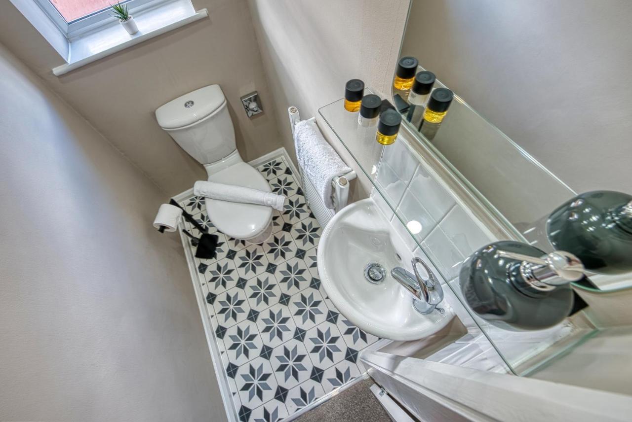 Elegant 5 Bed House - Sleeps 9, Central Solihull, Nec, Jlr, Hs2, Resorts World, Airport Business And Leisure Stays, 外观 照片