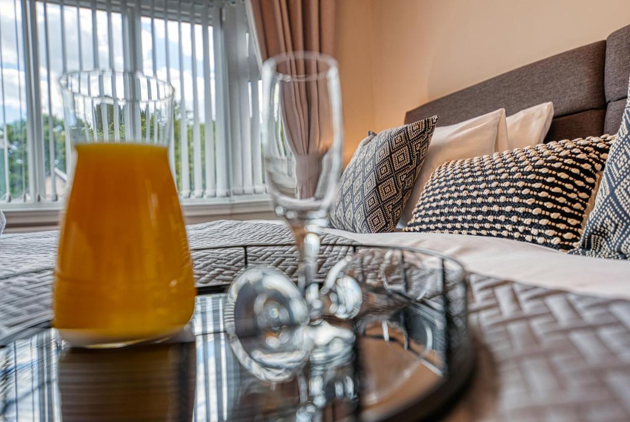 Elegant 5 Bed House - Sleeps 9, Central Solihull, Nec, Jlr, Hs2, Resorts World, Airport Business And Leisure Stays, 外观 照片
