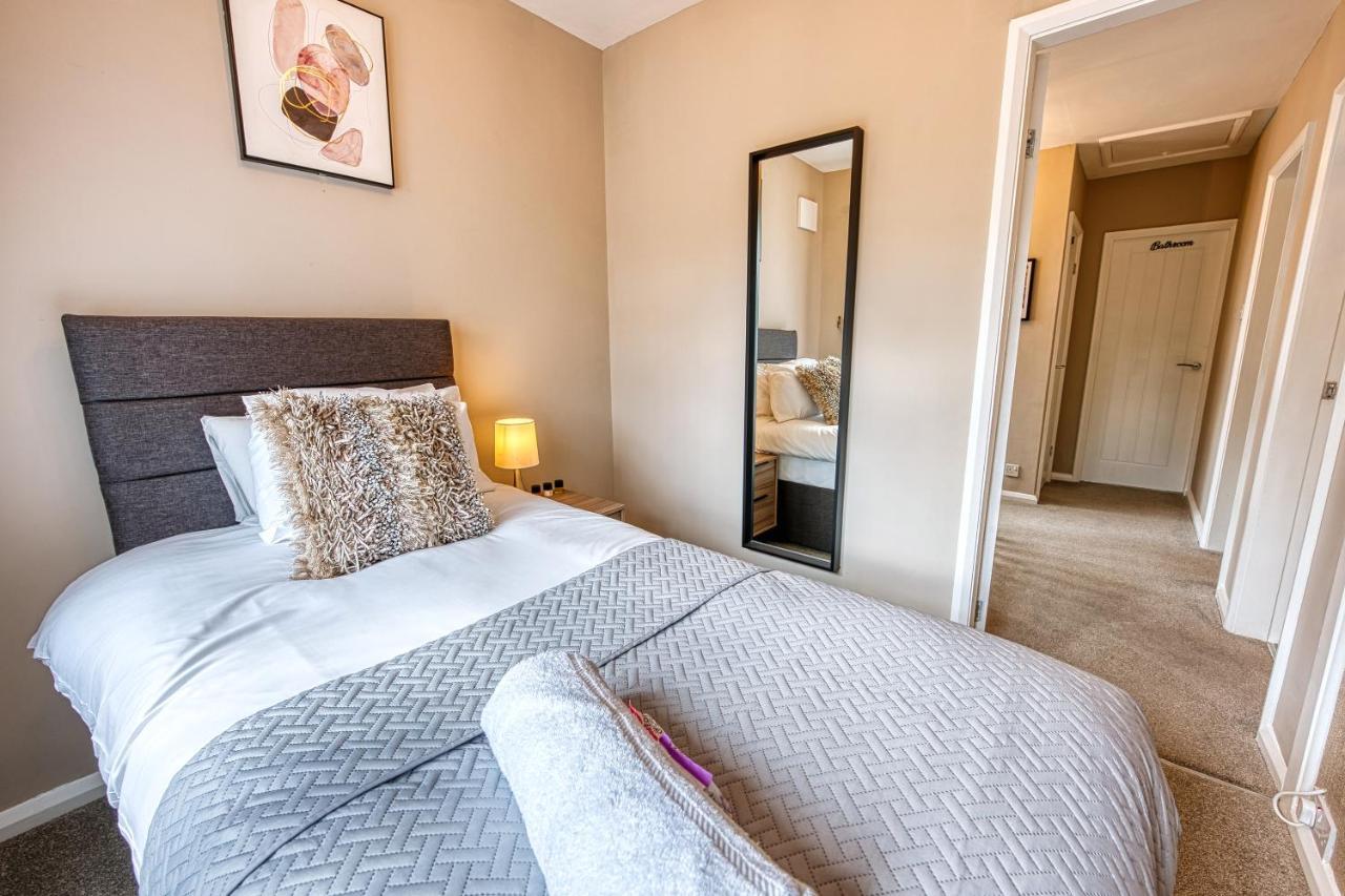 Elegant 5 Bed House - Sleeps 9, Central Solihull, Nec, Jlr, Hs2, Resorts World, Airport Business And Leisure Stays, 外观 照片